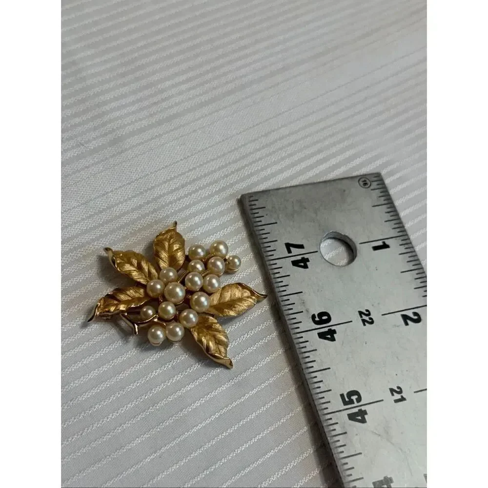 Vtg Signed Crown Trifari Faux Pearl Leaf Brooch/Pendant w/Gold Tone